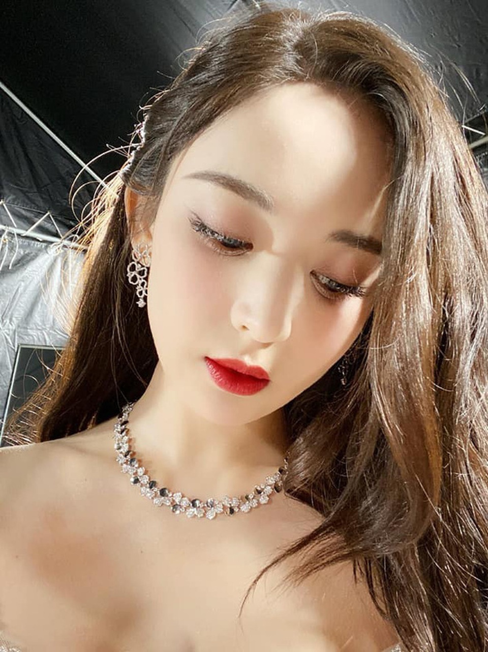 Hút mắt trước nhan sắc như búp bê sống của mỹ nhân Cổ Lực Na Trát - 11 Hút mắt trước nhan sắc như búp bê sống của mỹ nhân Cổ Lực Na Trát - 11