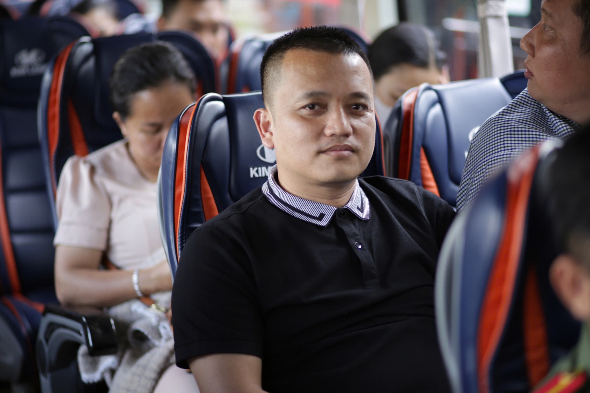 Chuyện những chuyến xe từ 4h, cán bộ công chức đi làm 100km mỗi ngày - 17 Chuyện những chuyến xe từ 4h, cán bộ công chức đi làm 100km mỗi ngày - 17