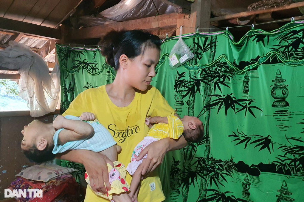 Nỗi đau người mẹ sống như đã chết khi có 2 con mắc bệnh teo não bẩm sinh - 7 Nỗi đau người mẹ sống như đã chết khi có 2 con mắc bệnh teo não bẩm sinh - 7