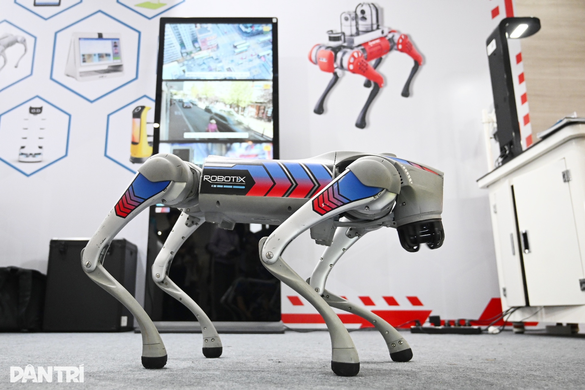 Seria robotów, bezzałogowych statków patrolowych o potężnych konfiguracjach Wyprodukowano w Wietnamie - 8 Loạt robot, UAV tuần tra cấu hình khủng Make in Vietnam - 8