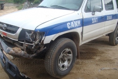 Bất tuân hiệu lệnh, “quái xế” lao thẳng xe vào CSGT hòng bỏ trốn