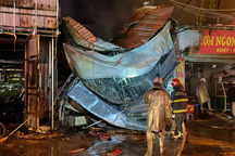 Cháy 4 căn nhà tạm ở Hà Nội