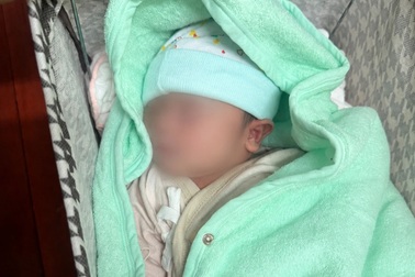 Tìm người thân của bé trai 15 ngày tuổi bị bỏ trong giỏ xách