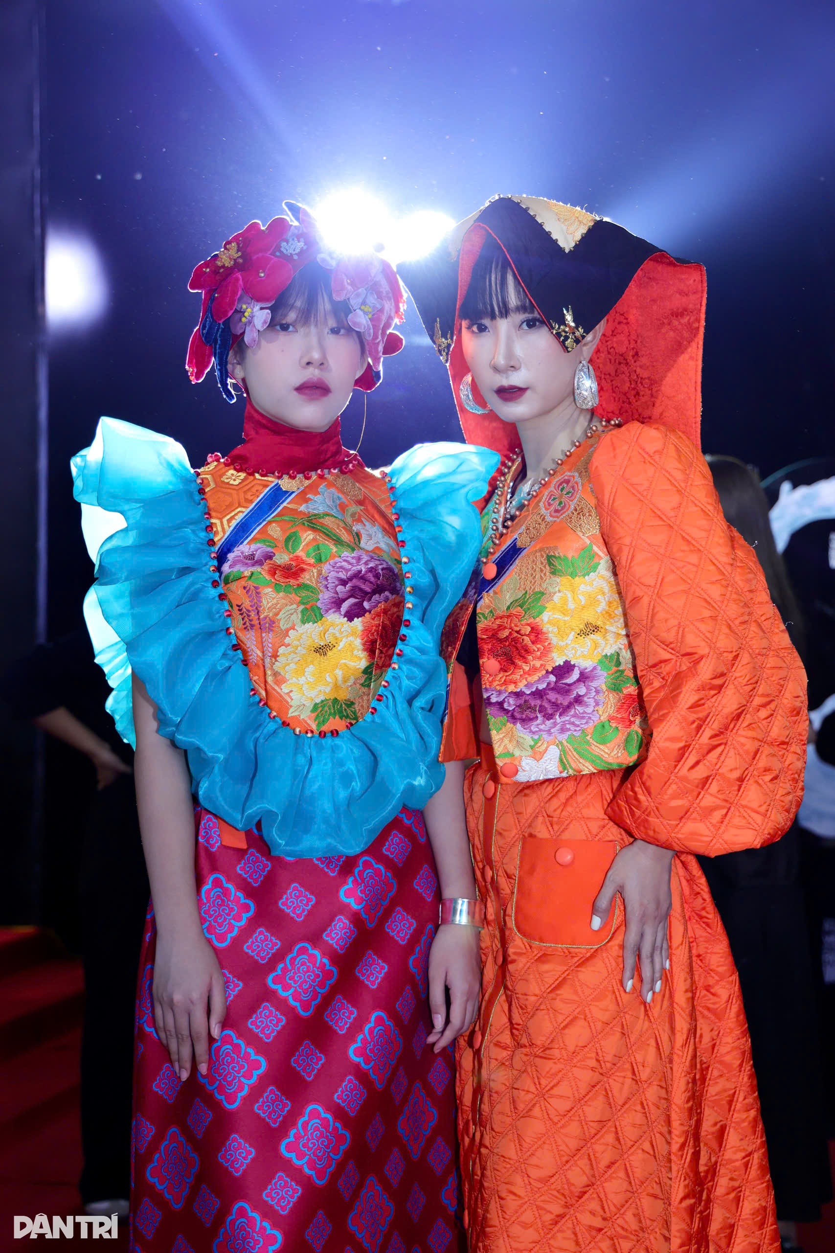 Hoa Minzy és a szépségek szexi ruhákban vettek részt a divatbemutatón - 8 Hòa Minzy và dàn mỹ nhân mặc đồ gợi cảm đi dự show thời trang - 8