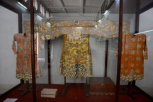 Khám phá cuộc sống vương triều nhà Nguyễn qua những hiện vật cổ