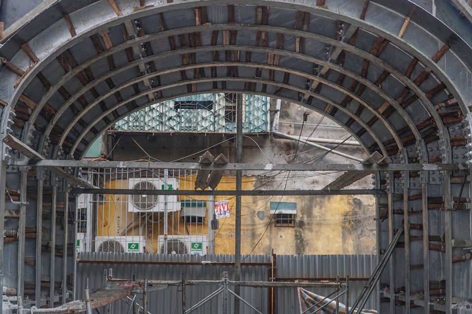 Thêm một vòm cầu trăm tuổi phố Phùng Hưng được đục thông - 4 Thêm một vòm cầu trăm tuổi phố Phùng Hưng được đục thông - 4