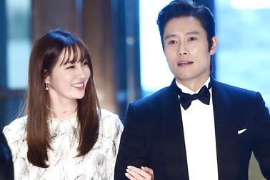 Hôn nhân viên mãn của Lee Byung Heon bên mỹ nhân “Vườn sao băng”