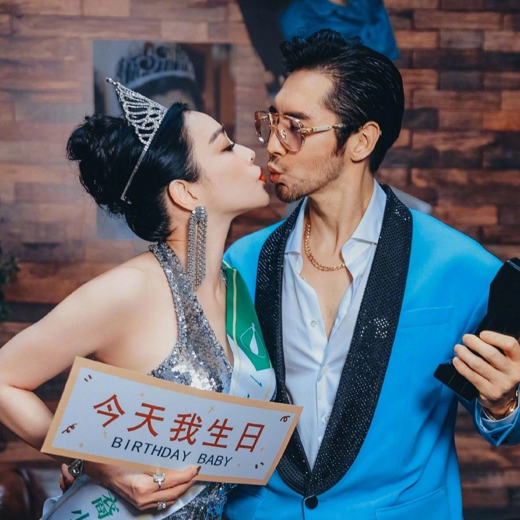 Ở tuổi 56, biểu tượng gợi cảm gốc Việt mong có con với chồng kém 12 tuổi - 3