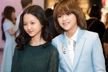 Quán quân Idol Kid Thiên Khôi lớn bảnh bao sánh đôi cùng diễn viên Lâm Thanh Mỹ