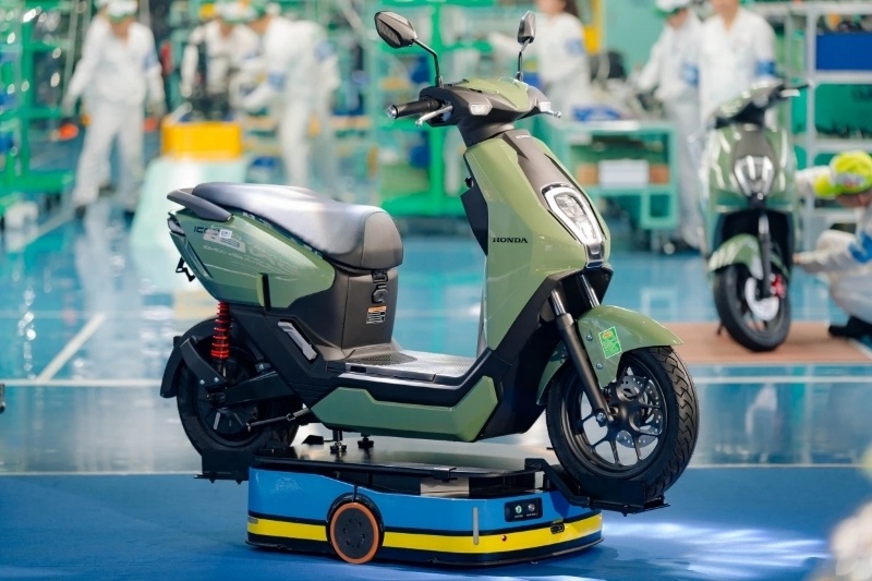 Honda, VinFast, Yamaha và Yadea đua nhau tung khuyến mãi "khủng" cho xe máy điện