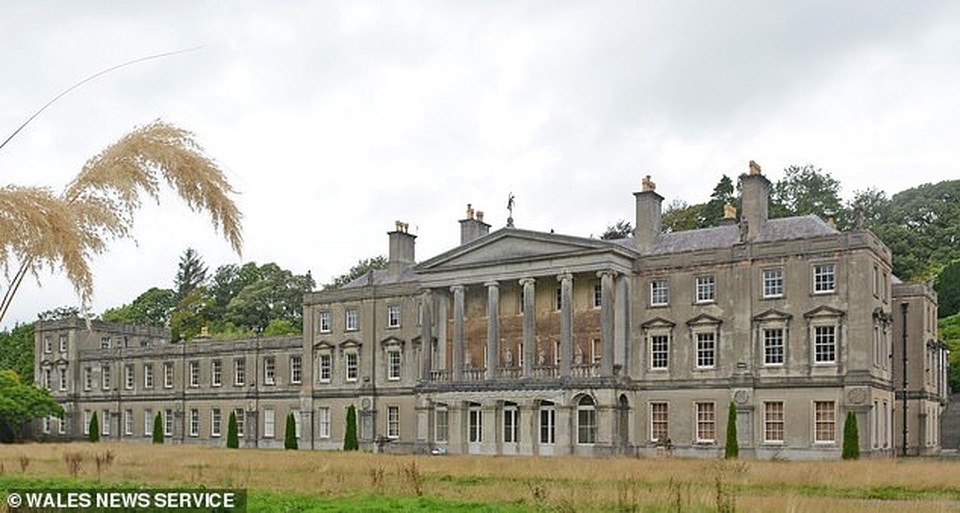 Trăm năm treo tranh quý, bán đi giá... vài xu - 3