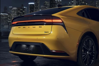 Toyota: 9 triệu xe điện gây ô nhiễm ngang 27 triệu xe hybrid