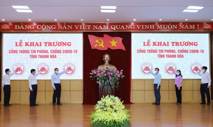 Lãnh đạo tỉnh Thanh Hóa thực hiện nghi thức khai trương Cổng thông tin phòng, chống Covid-19 tỉnh Thanh Hóa.