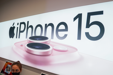 Giá iPhone 15 giảm nhẹ sau một tháng về Việt Nam