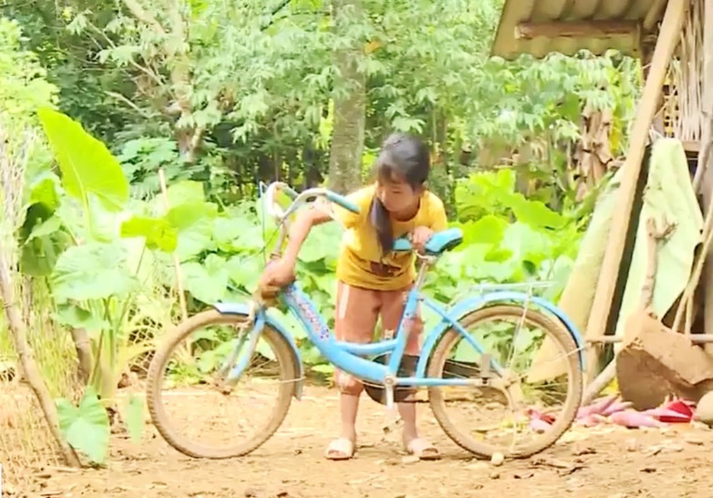 Mẹ cháu mất rồi, còn bố cháu đi tù... - 2 Mẹ cháu mất rồi, còn bố cháu đi tù... - 2