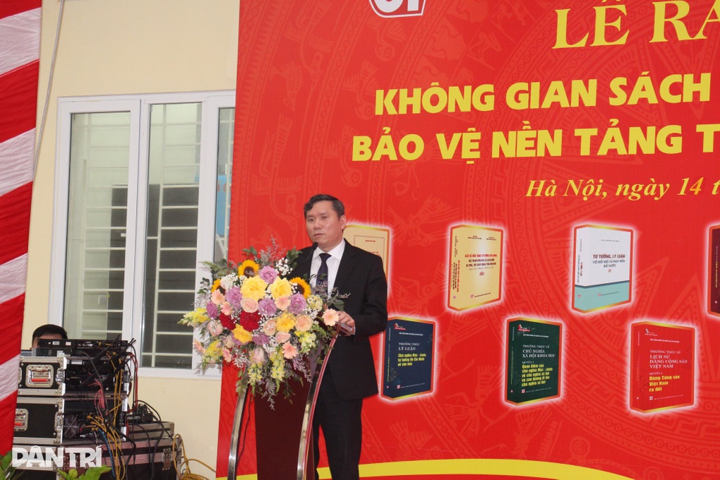 Khai trương Không gian sách bảo vệ nền tảng tư tưởng của Đảng - 3 Khai trương Không gian sách bảo vệ nền tảng tư tưởng của Đảng - 3