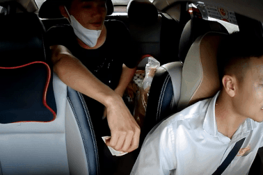 Hà Nội: Thương người cha có con nằm viện nguy kịch, tài xế miễn phí tiền xe