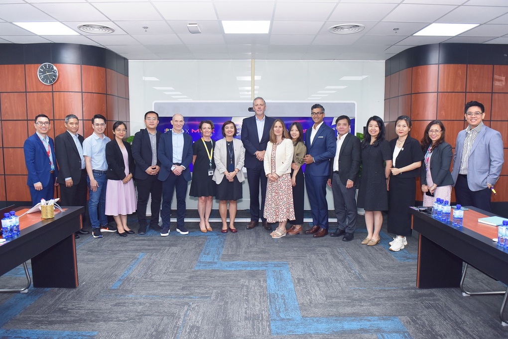 FPT Long Châu tăng cường hợp tác với Merck Healthcare, hướng tới chăm sóc sức khỏe cộng đồng - 1 FPT Long Châu tăng cường hợp tác với Merck Healthcare, hướng tới chăm sóc sức khỏe cộng đồng - 1