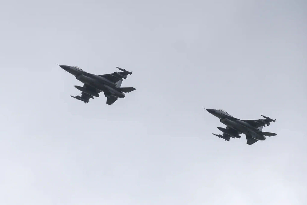 Mỹ gửi loạt tiêm kích F-16 từ nghĩa địa máy bay cho Ukraine - 1 Mỹ gửi loạt tiêm kích F-16 từ nghĩa địa máy bay cho Ukraine - 1