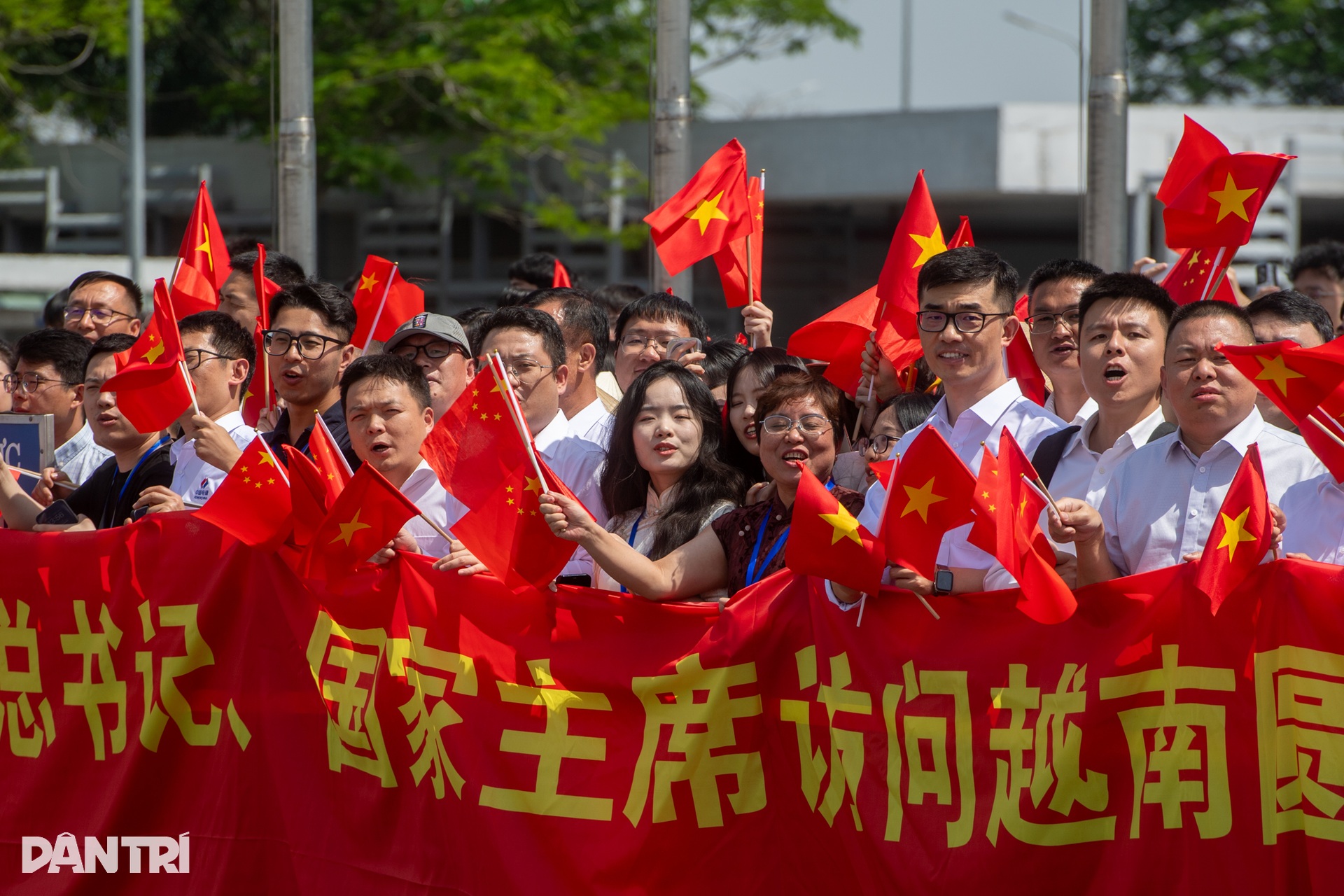 Thủ tướng Phạm Minh Chính tiễn Tổng Bí thư, Chủ tịch Trung Quốc Tập Cận Bình tại sân bay - 8 Thủ tướng Phạm Minh Chính tiễn Tổng Bí thư, Chủ tịch Trung Quốc Tập Cận Bình tại sân bay - 8