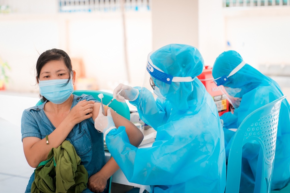 Xử trí cơn sốt sau tiêm vắc xin Covid-19 - 1 Xử trí cơn sốt sau tiêm vắc xin Covid-19 - 1