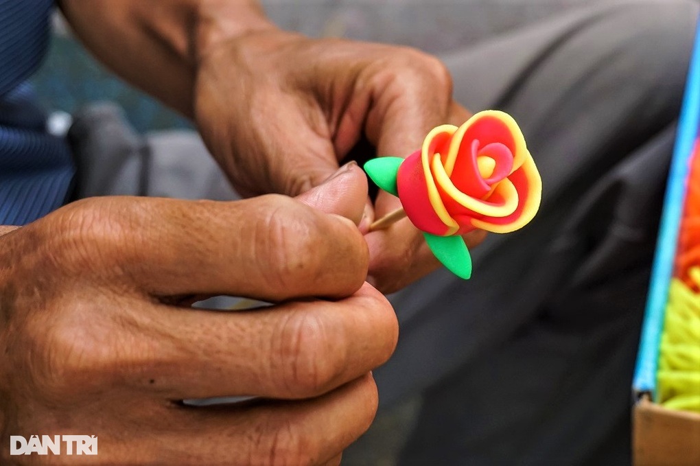 Chuyện người Xuân La, 30 năm ngồi vọc bột, nặn đồ chơi chim cò - 10 Chuyện người Xuân La, 30 năm ngồi vọc bột, nặn đồ chơi chim cò - 10