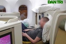 Chùm ảnh độc quyền phi công người Anh trên chuyến bay rời Việt Nam về nước