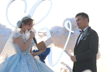 Dàn sao dự lễ cưới Vân Hugo: Mai Phương Thúy rạng rỡ, Hồ Hoài Anh đàn piano