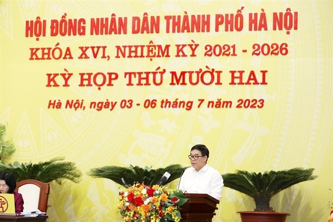Giám đốc Sở VHTT Hà Nội Đỗ Đình Hồng trình bày dự thảo Nghị quyết về việc đặt tên và điều chỉnh độ dài một số đường, phố trên địa bàn Hà Nội 