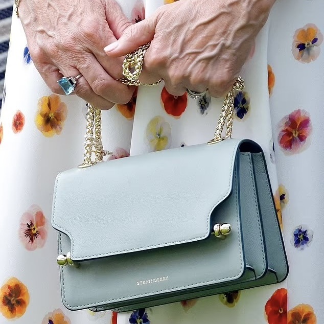 View - Những chiếc túi xách bắt mắt được các nhân vật Hoàng gia ưa chuộng | Báo Dân trí