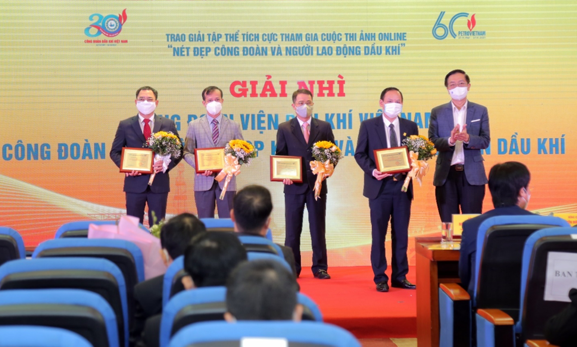 Trao giải Cuộc thi ảnh Nét đẹp Công đoàn và Người lao động Dầu khí - 2 Trao giải Cuộc thi ảnh Nét đẹp Công đoàn và Người lao động Dầu khí - 2