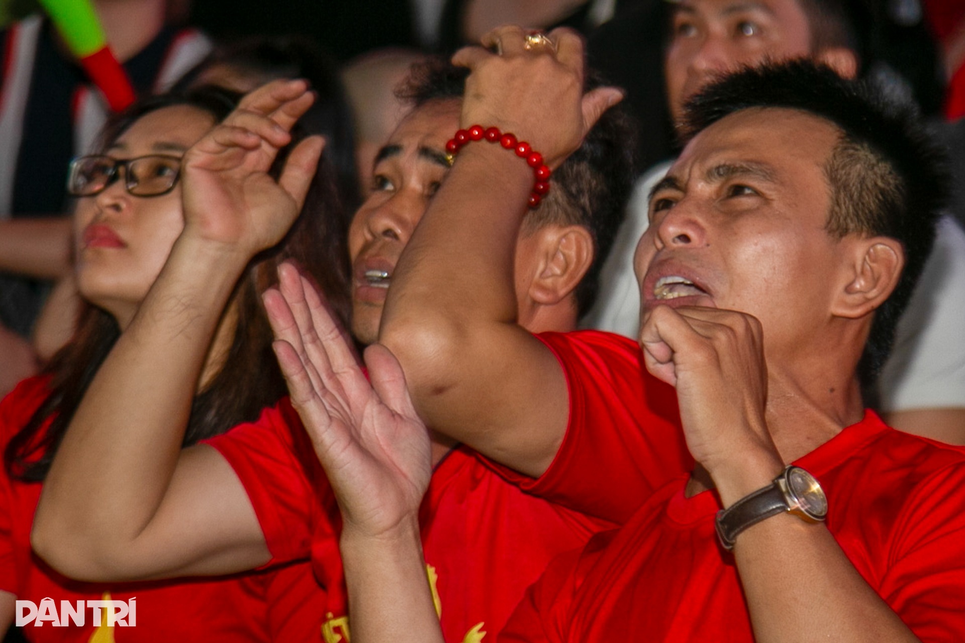 Đủ kiểu thất vọng của người hâm mộ sau trận thua của tuyển Việt Nam - 8 Đủ kiểu thất vọng của người hâm mộ sau trận thua của tuyển Việt Nam - 8