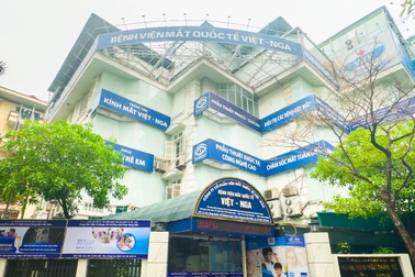 Ghép giác mạc và điều trị bệnh võng mạc phức tạp tại Nga