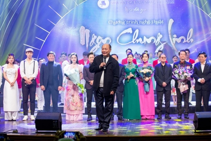 Giáo sư, Viện sĩ, họa sĩ Ngô Xuân Bính phát biểu tại đêm nhạc