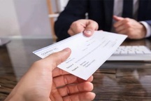 Người phụ nữ ở Hà Nội bị tố cáo dùng "tấm séc 160 triệu USD" để lừa đảo