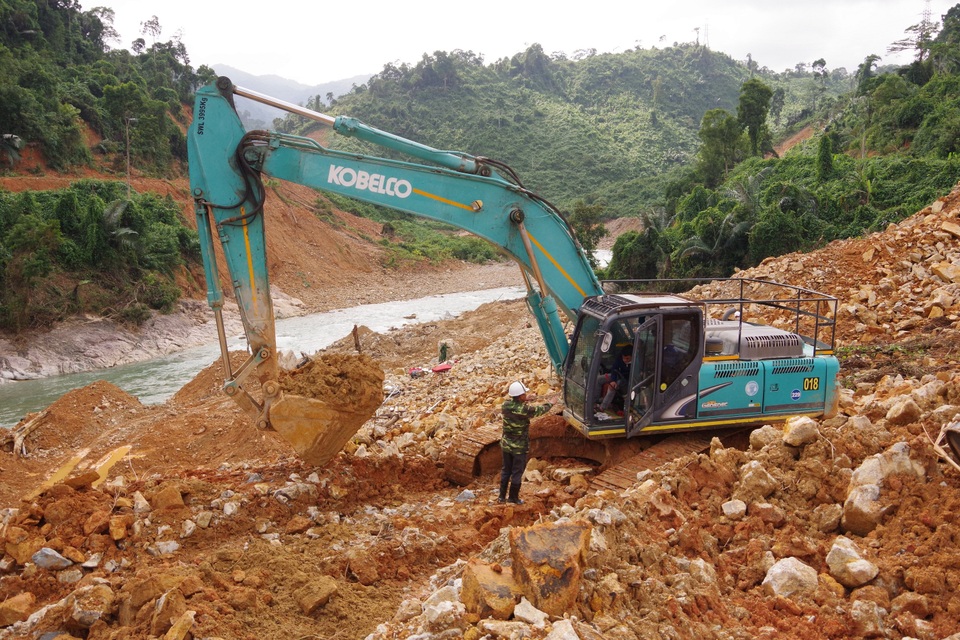 Xem chó nghiệp vụ tìm kiếm nạn nhân mất tích ở Rào Trăng 3 - 9 Xem chó nghiệp vụ tìm kiếm nạn nhân mất tích ở Rào Trăng 3 - 9