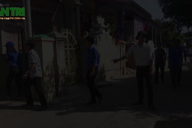 Video: Đoàn thanh niên Đại học Quảng Bình tặng quà cho ngư dân