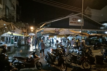 Người đàn ông ngã xuống cống tử vong sau khi cứu người bị nạn