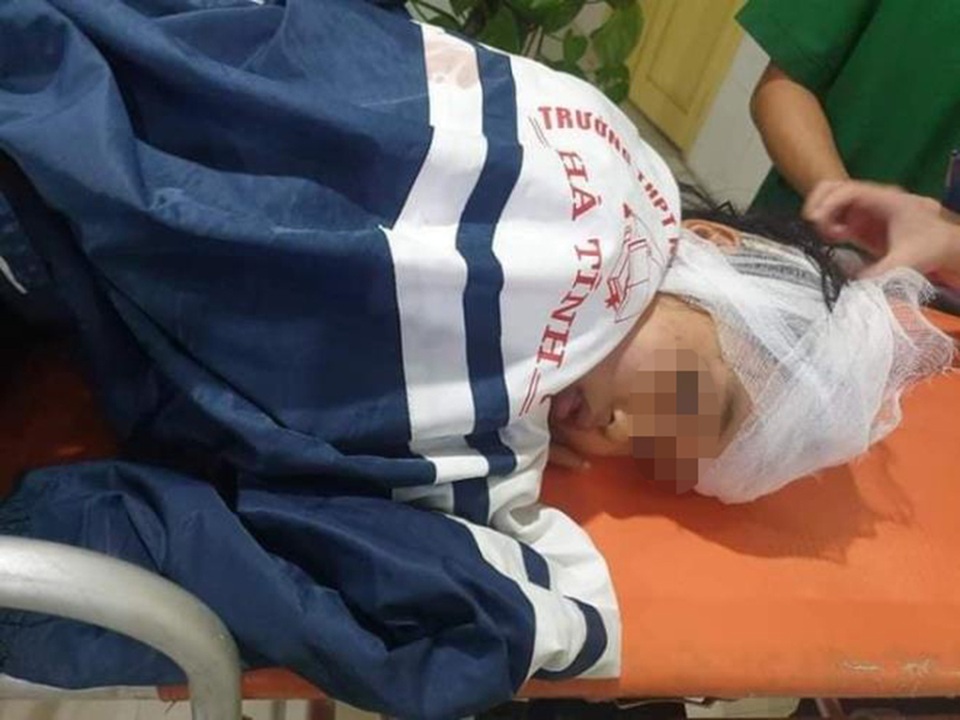 Bố chồng đánh con dâu đang mang thai và 2 cháu nội nhập viện - 2 Bố chồng đánh con dâu đang mang thai và 2 cháu nội nhập viện - 2