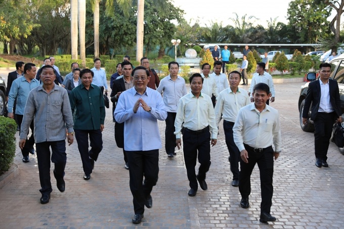 Lãnh đạo THACO AGRI đón tiếp Thủ tướng CHDCND Lào và Đoàn đại biểu.