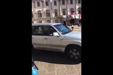 Ông Obama đem cả đoàn xe, chuyên cơ qua Italy dự hội nghị