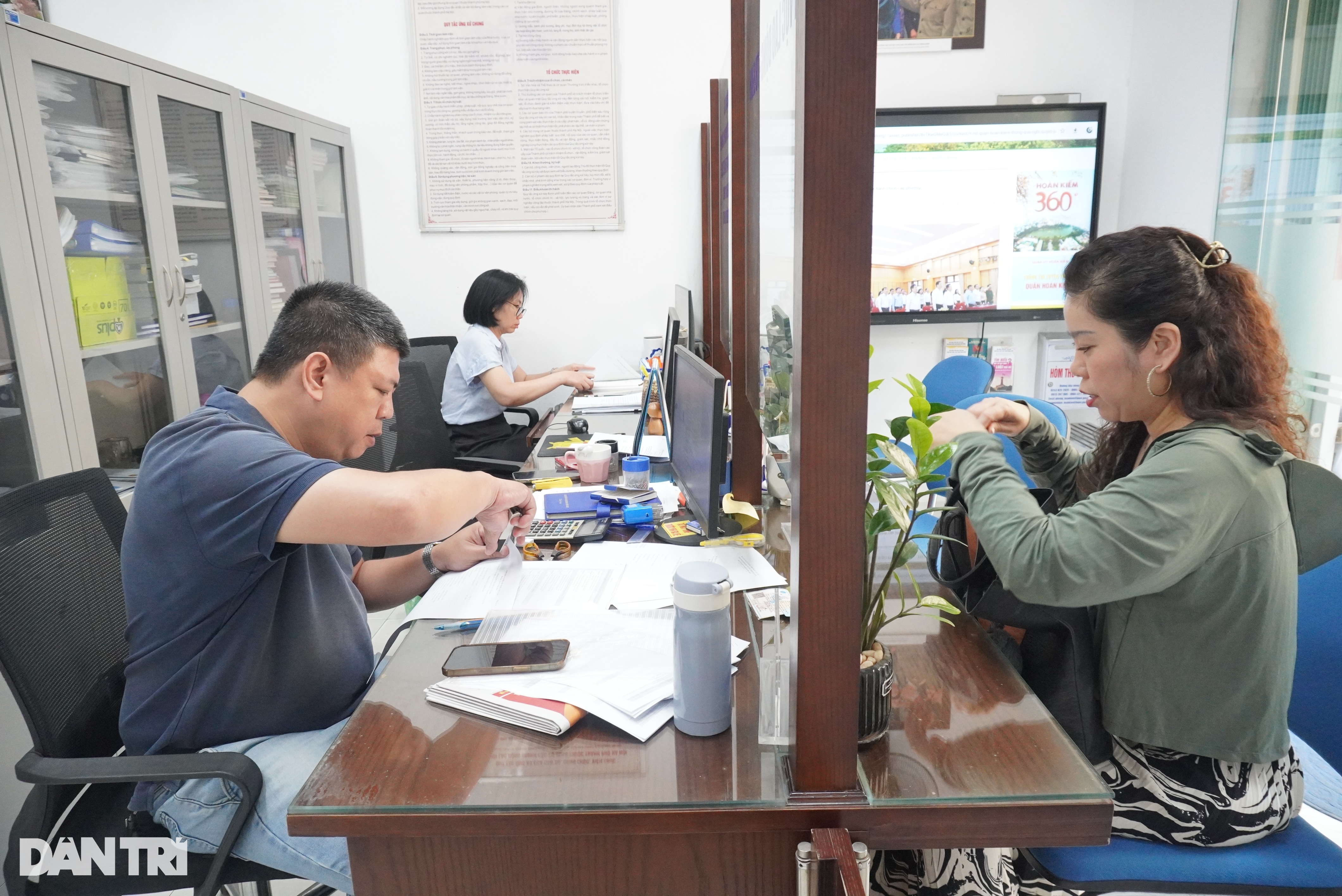 Hết thời bất khả xâm phạm, công chức giỏi phải được trả lương vượt trội - 2 Hết thời bất khả xâm phạm, công chức giỏi phải được trả lương vượt trội - 2
