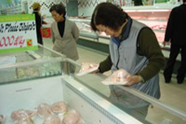 Người mua vẫn dè dặt với thịt gia cầm