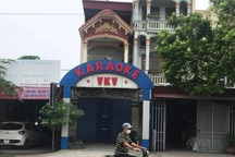 Đi hát karaoke còn sử dụng ma túy, thư ký tòa án quận bị tạm giữ