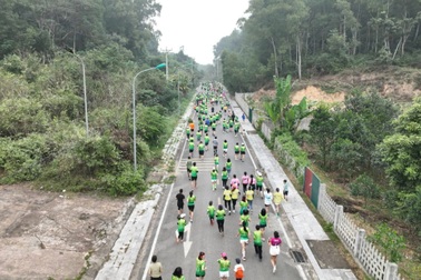 Hơn 2.000 vận động viên tham gia giải chạy bộ Thanh Hóa marathon 2024
