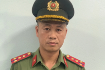 Khen thưởng Đại úy công an liều mình cứu cháu bé 8 tuổi rơi xuống hồ nước