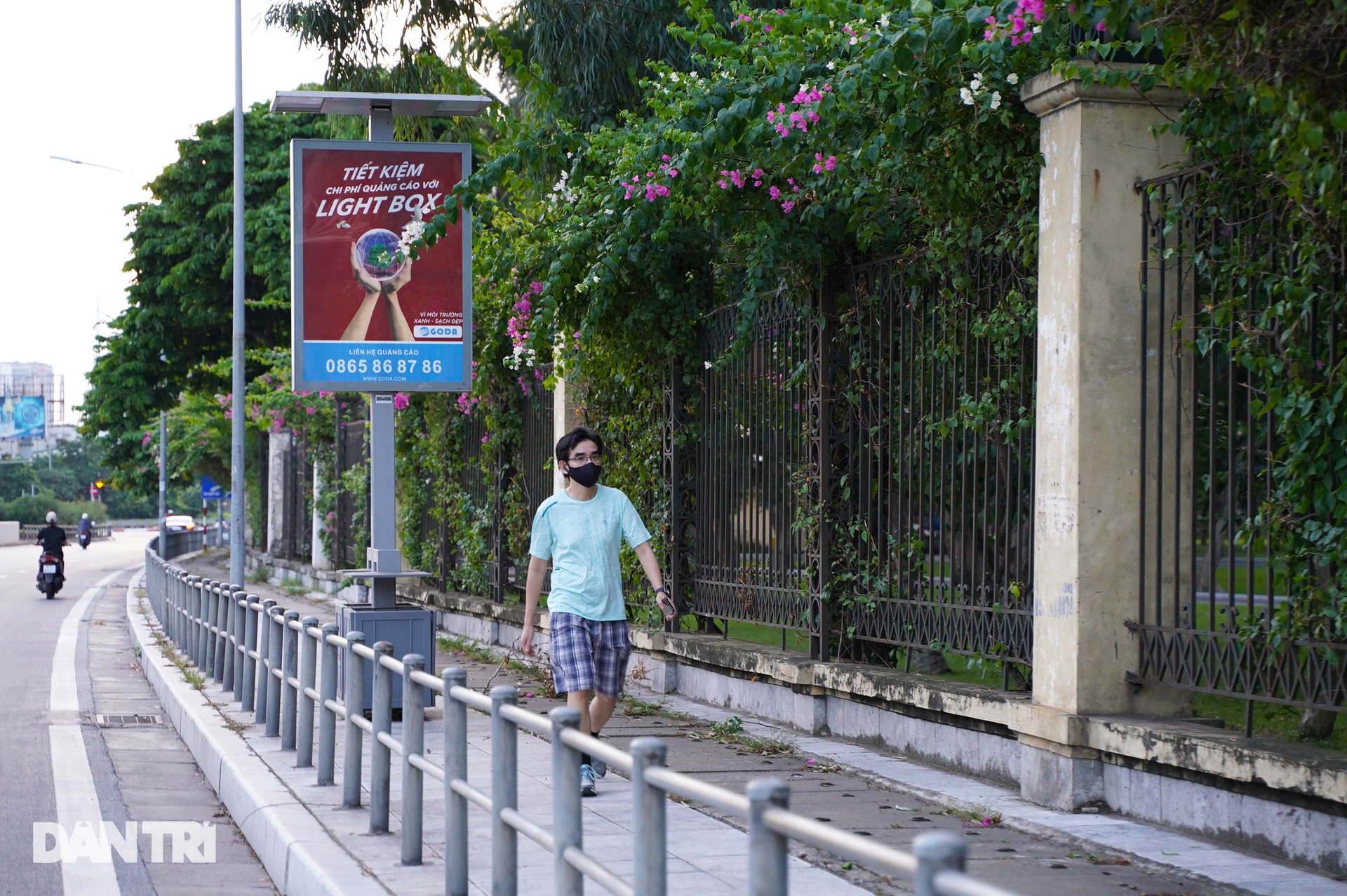 Người dân nhộn nhịp tập thể dục ngoài phố khi Hà Nội chưa hết giãn cách - 7 Người dân nhộn nhịp tập thể dục ngoài phố khi Hà Nội chưa hết giãn cách - 7