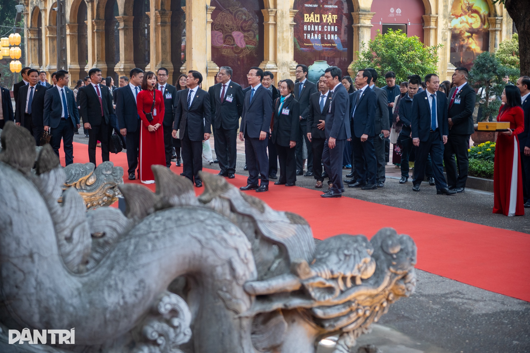 राष्ट्रपति वो वान थुओंग और फिलीपींस के राष्ट्रपति ने इंपीरियल गढ़ का दौरा किया - 8 Chủ tịch nước Võ Văn Thưởng cùng Tổng thống Philippines thăm Hoàng thành - 8