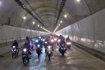 Lần đầu tiên hầm Hải Vân đón xe máy, gần nghìn người "thoát" đèo nguy hiểm