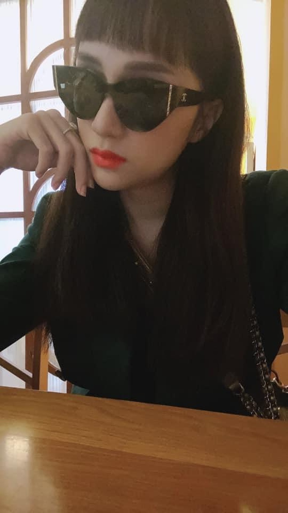 Hương Giang hài hước tiết lộ kiểu tóc “chim sẻ đi mưa” tự cắt - 2 Hương Giang hài hước tiết lộ kiểu tóc “chim sẻ đi mưa” tự cắt - 2